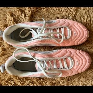 NIKE AUR MAX 720 Peach